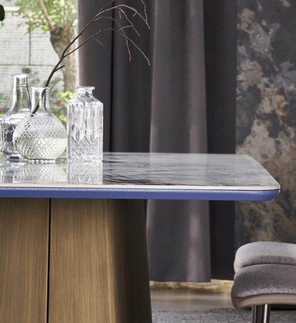 Mesa de comedor larga con encimera de pizarra minimalista